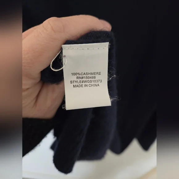 41 Hawthorn navy blue 100% cashmere long sleeve v neck sweater | Medium - Picture 4 of 5